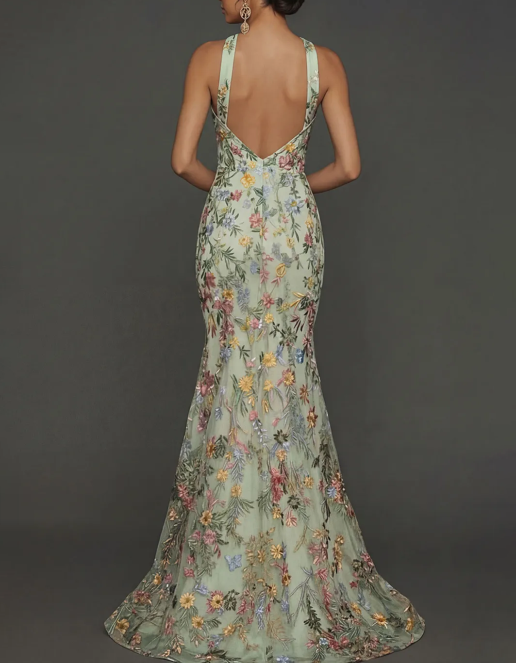 Robe sirène maxi en tulle à col halter croisé avec broderie florale