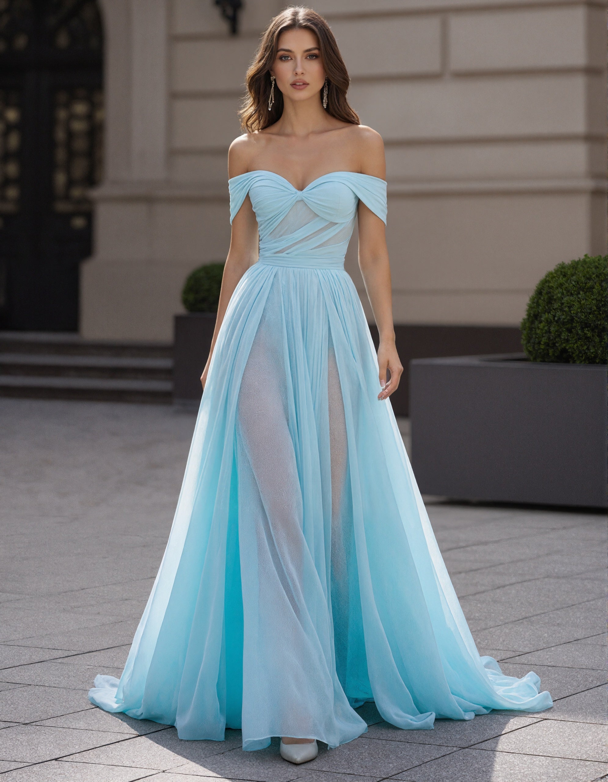 Rochie maxi albastru deschis din chiffon, cu umerii goi