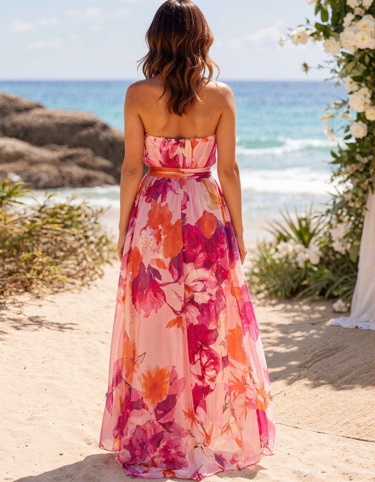 Maxikleid aus rosa Chiffon mit floralem Aquarelldruck