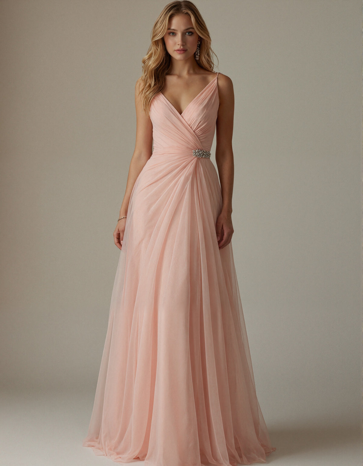 Rochie maxi roz din chiffon cu mai multe straturi și bretele subțiri