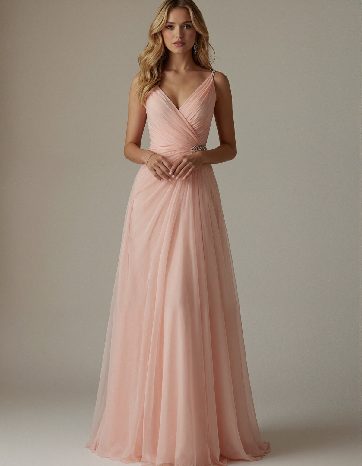Rochie maxi roz din chiffon cu mai multe straturi și bretele subțiri
