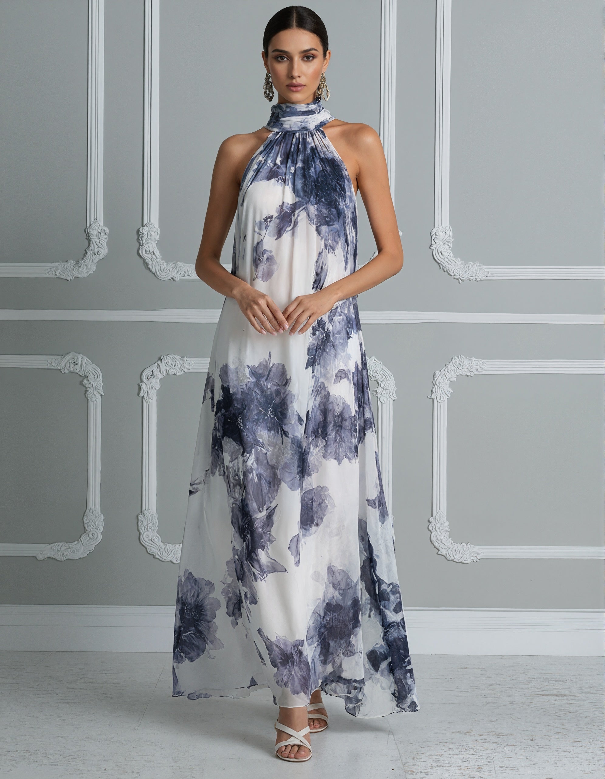 Maxikleid aus lila-blauem Tintenwaschdruck-Chiffon mit Neckholder