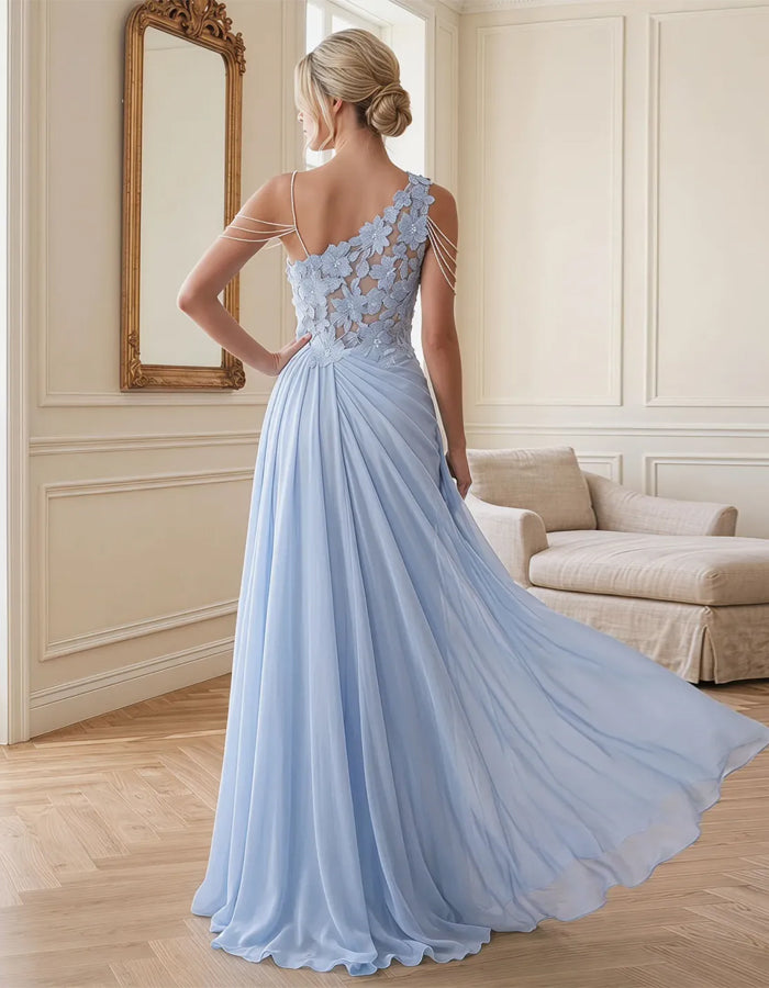Abito lungo in chiffon azzurro chiaro con spalla unica e pizzo floreale 3D