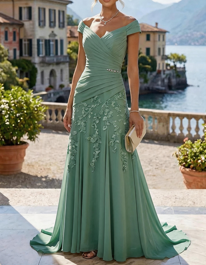 Vestido Maxi Sereia de Chiffon com Aplicação de Renda, Franzido e Ombros à Mostra, em Champanhe