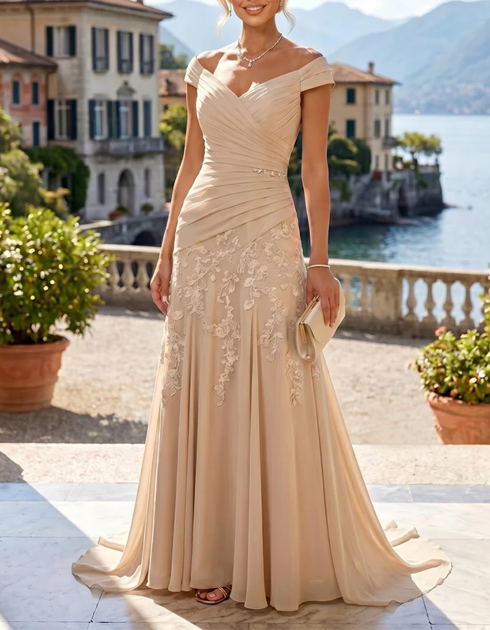 Vestido Maxi Sereia de Chiffon com Aplicação de Renda, Franzido e Ombros à Mostra, em Champanhe