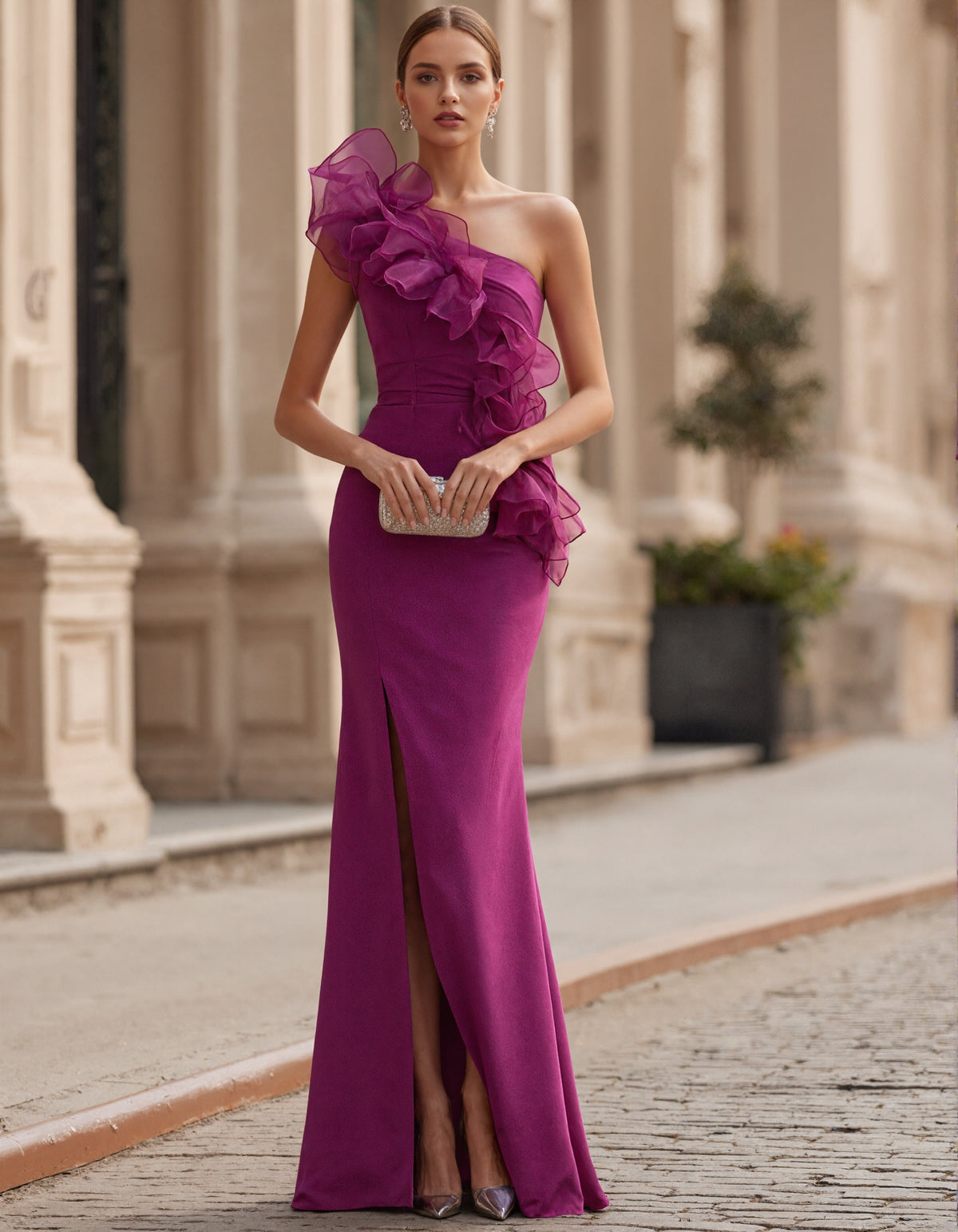 Rochie maxi roz trandafiriu, cu un umăr gol și volane 3D din organza