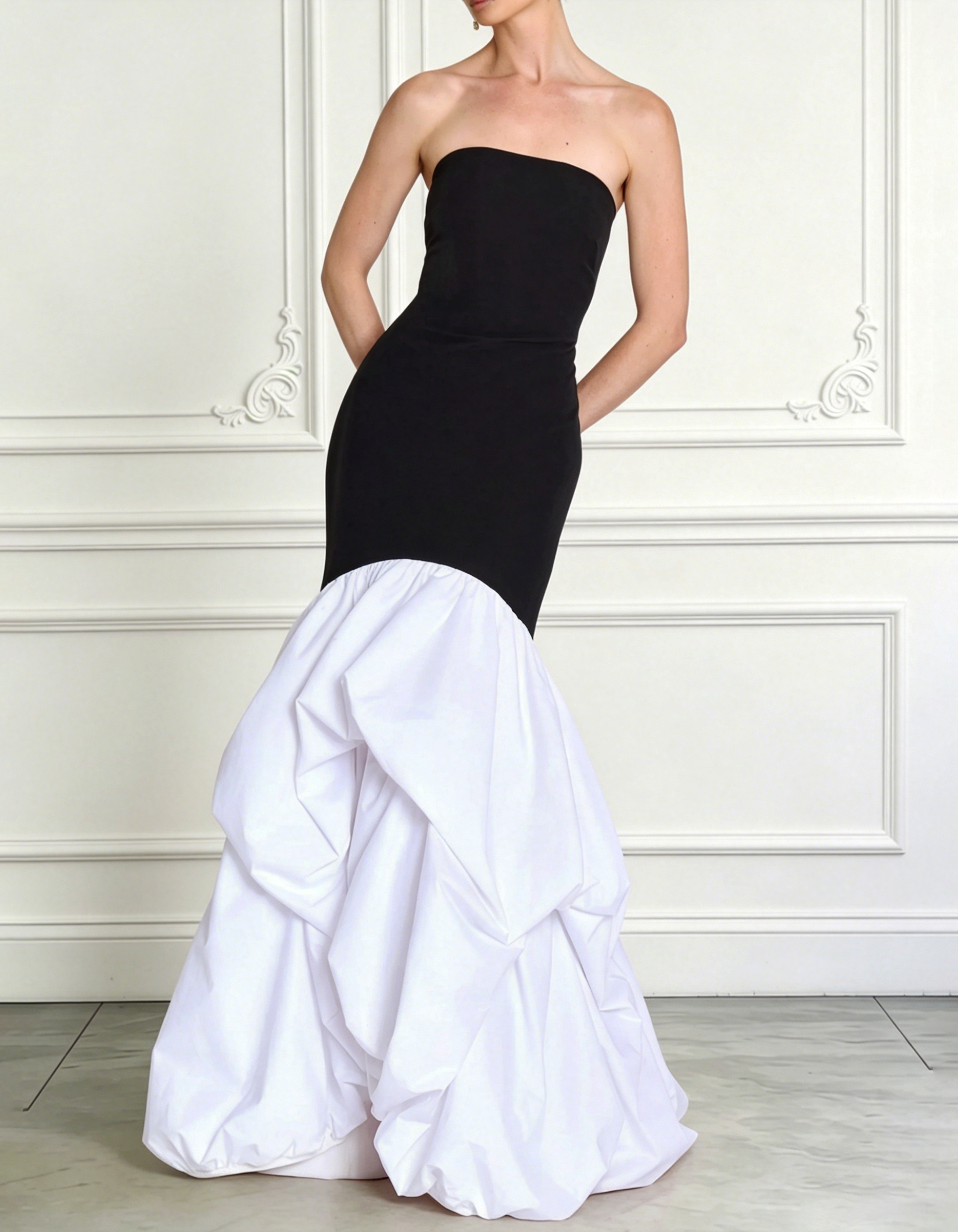 Trägerloses Maxikleid im Meerjungfrauen-Stil aus zweifarbigem Stretch-Mix mit Rüschen, formell