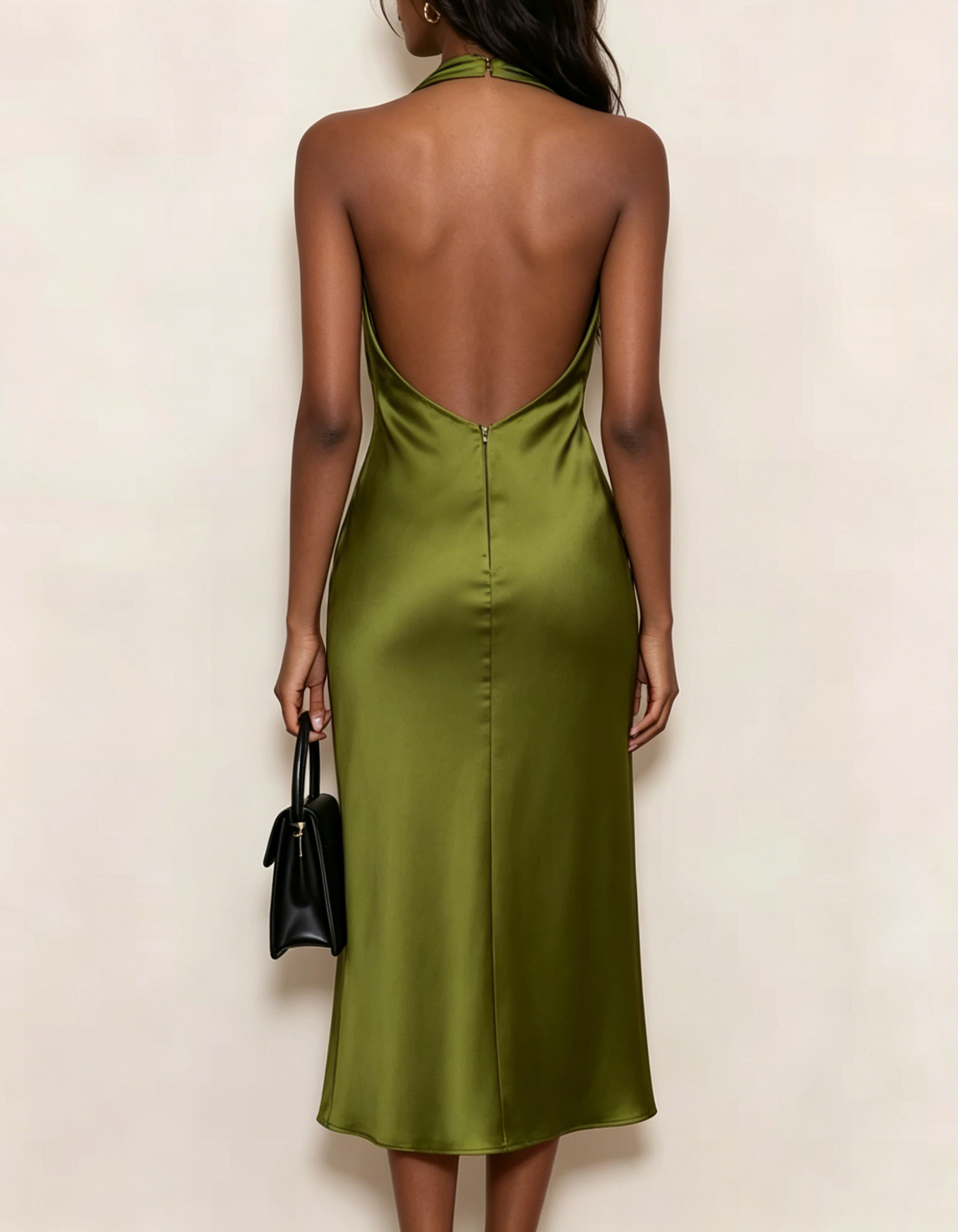 Vestido Midi Sereia de Cetim com Gola Halter e Decote Profundo em V