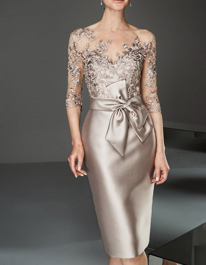 Abito midi in satin con pizzo floreale Champagne Illusion e scollo rotondo