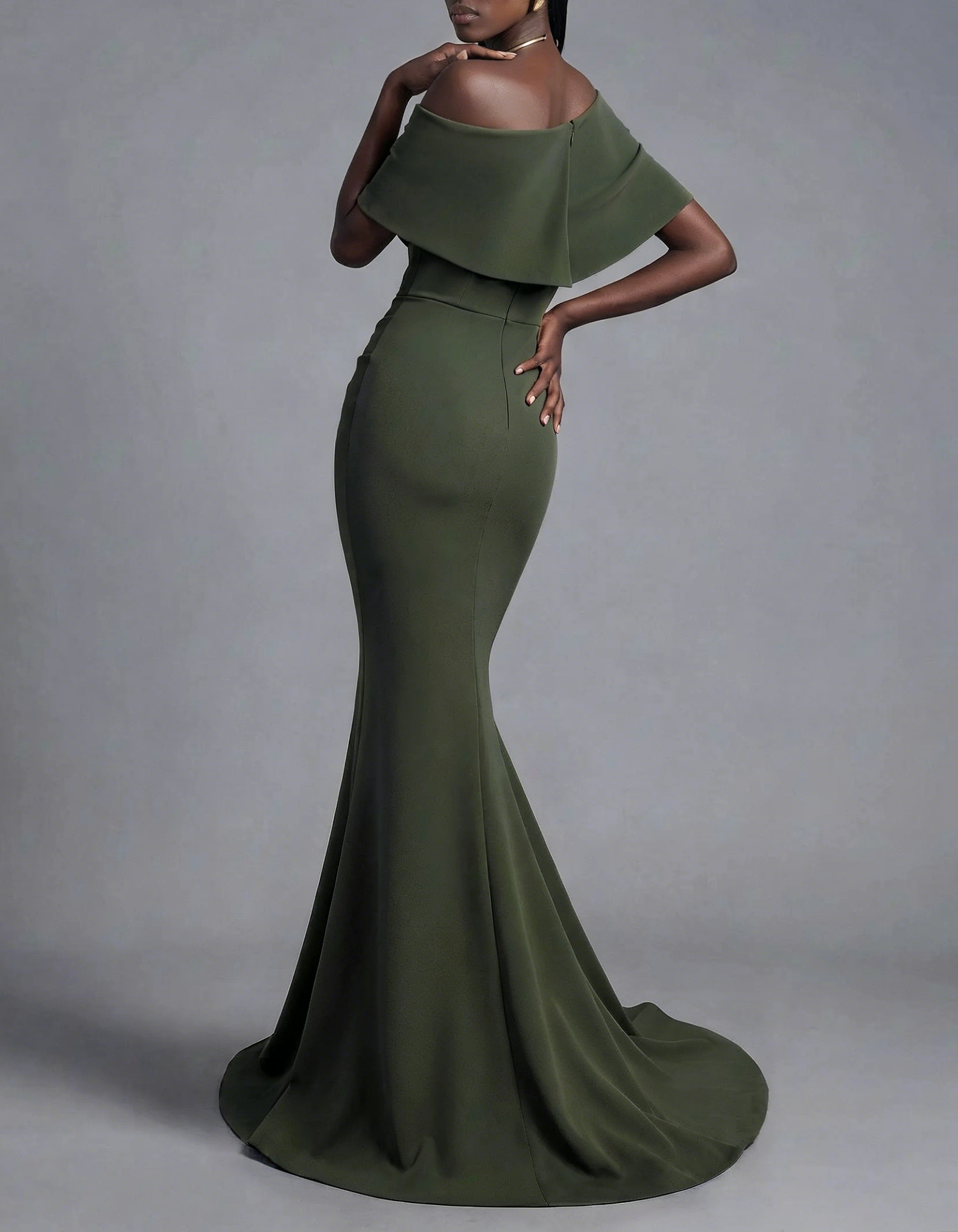 Rochie maxi formală sirenă din crep, cu volane și decolteu pe umeri, cu trenă