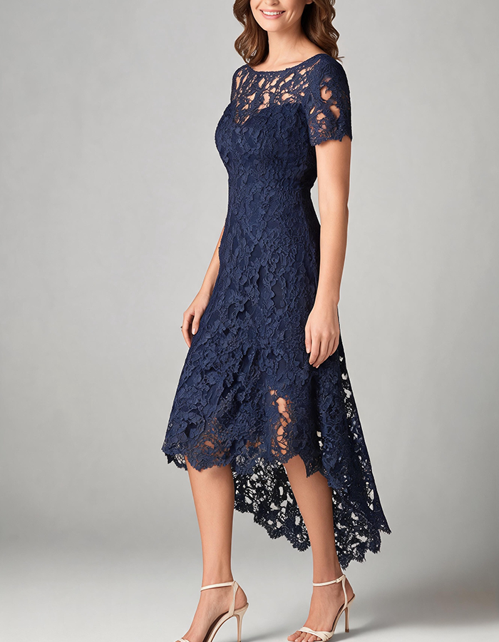 Marineblaues Bateau-Kurzarm-Midikleid mit durchgehendem floralen Spitzenmuster und High-Low-Saum