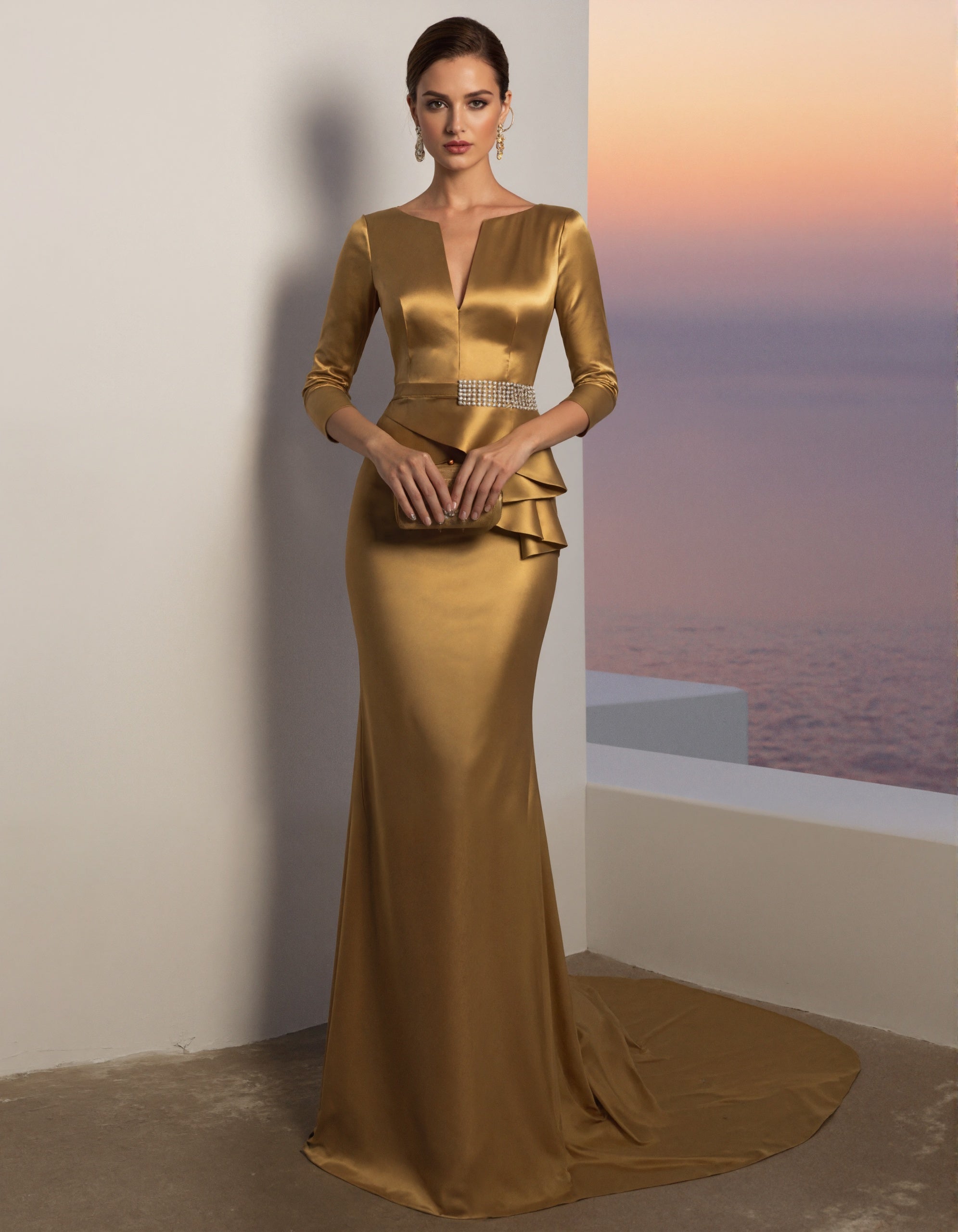 Robe longue en satin doré à col en V et manches trois-quarts  