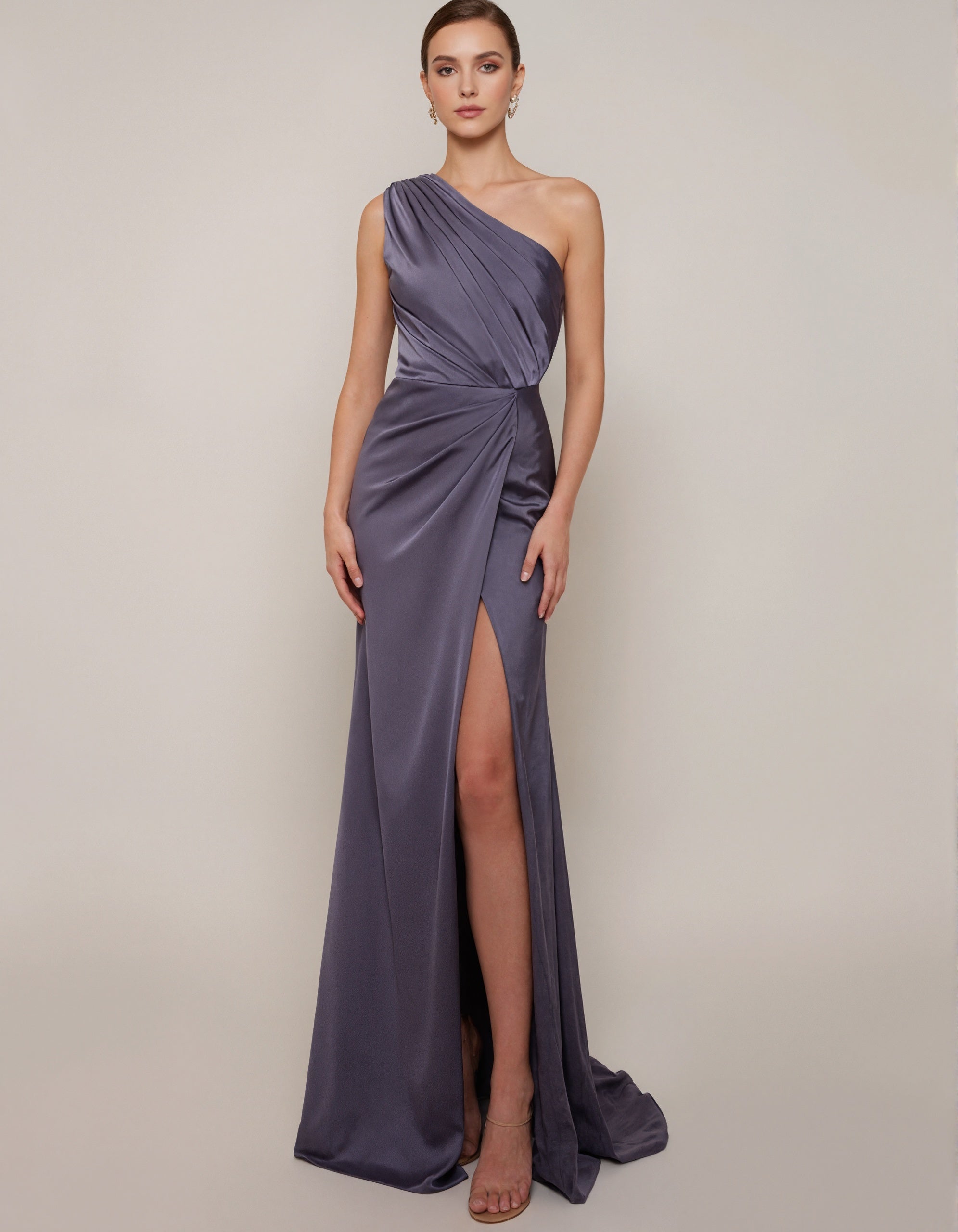 Vestido longo cinza roxo de cetim com um ombro  