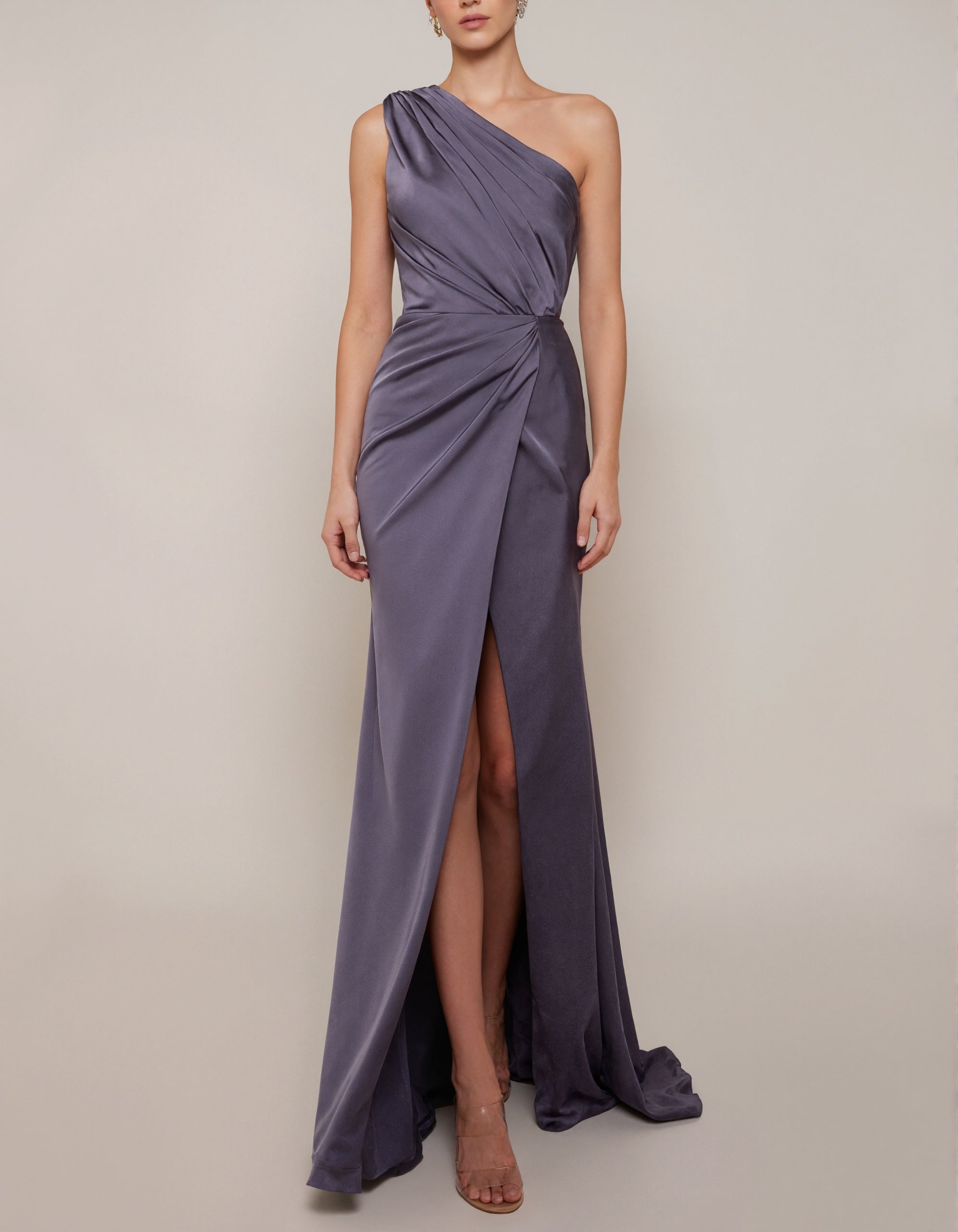 Vestido longo cinza roxo de cetim com um ombro  