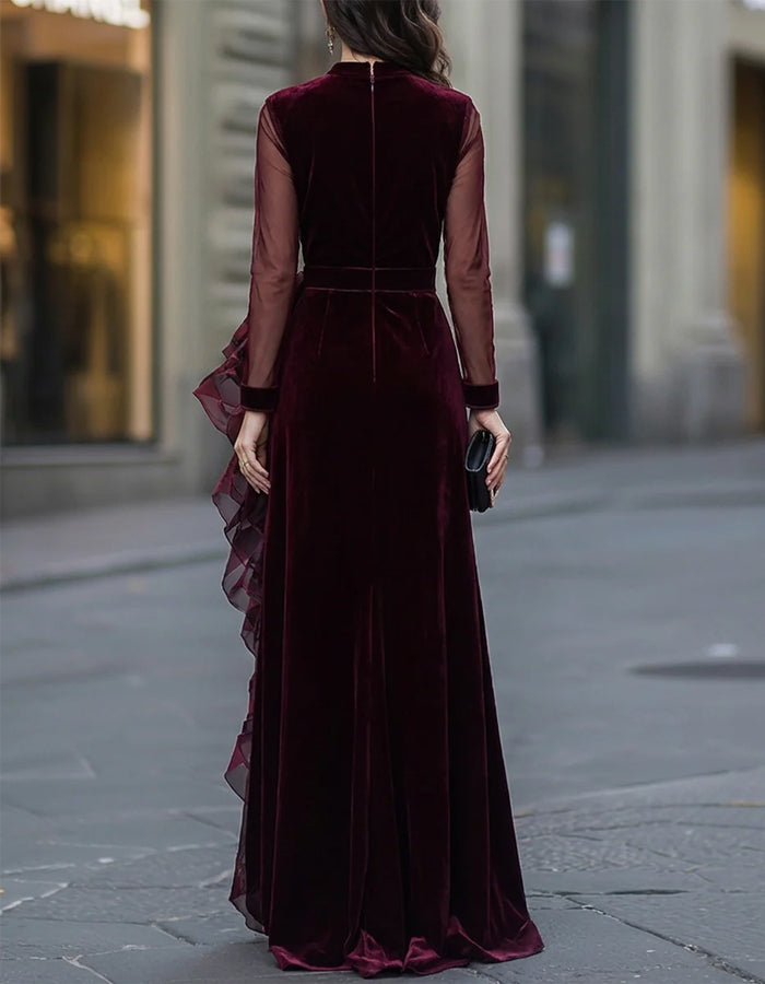 Vestido longo borgonha de veludo com tule, malha e patchwork  