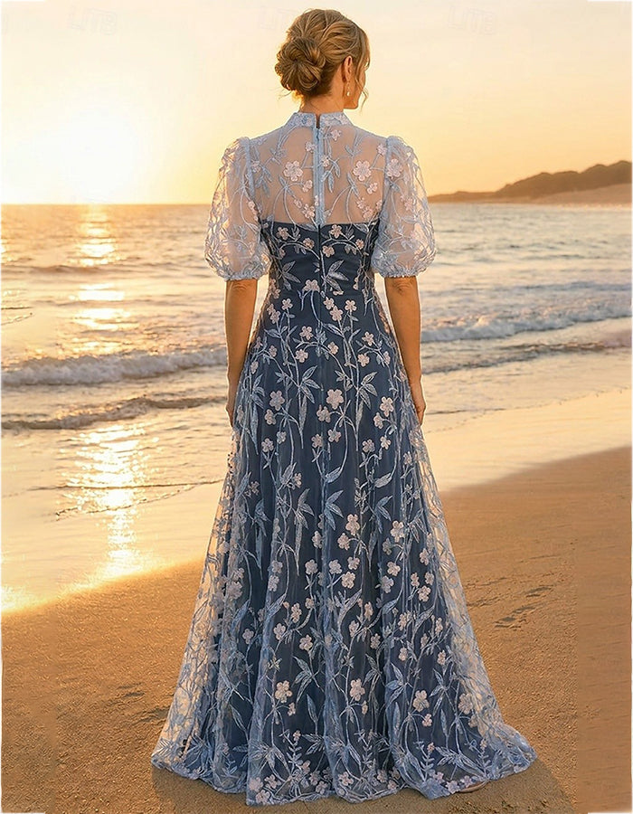 Robe maxi bleu marine en tulle à col montant en dentelle florale, col en V fendu, manches bouffantes