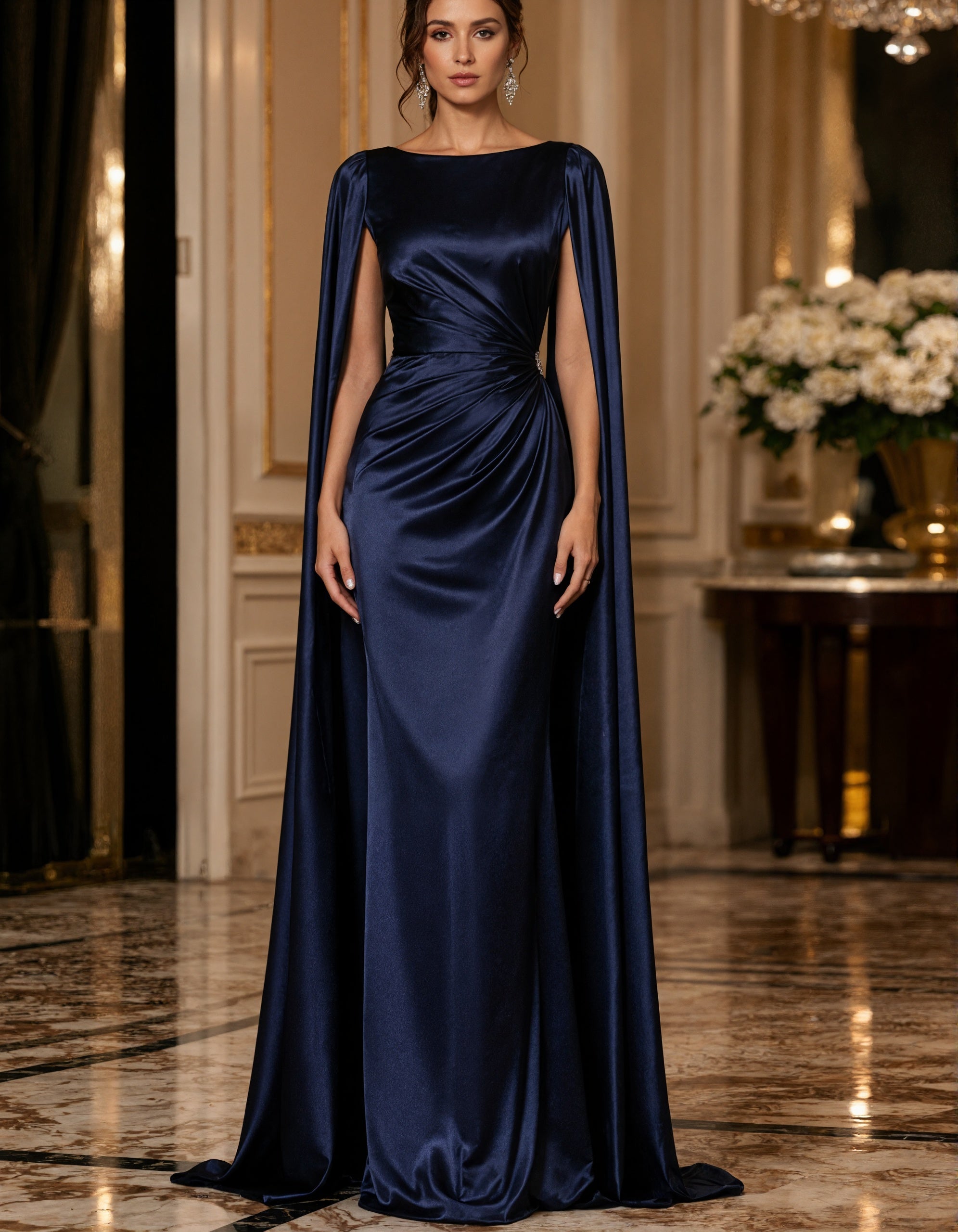 Vestido longo azul escuro de cetim com xale longo  
