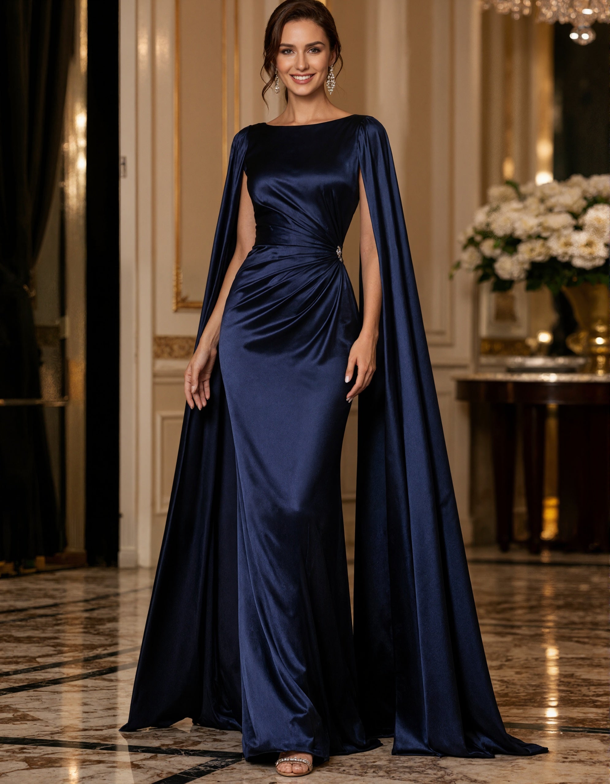 Vestido longo azul escuro de cetim com xale longo  