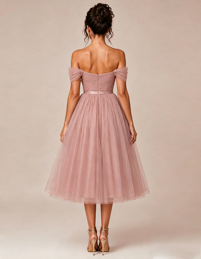 Robe midi rose en tulle à épaules dénudées  