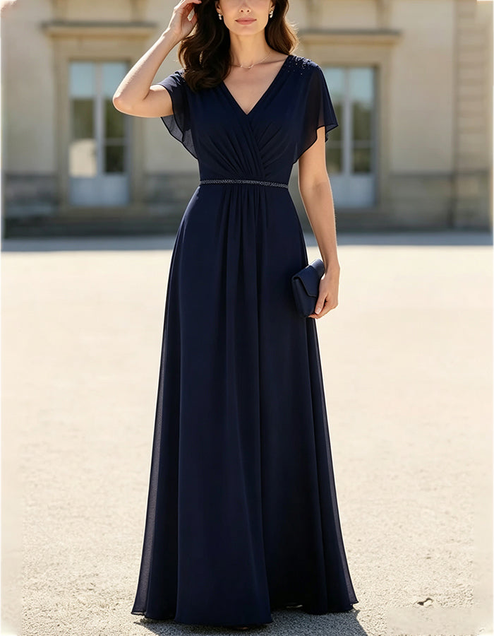 Vestido maxi azul-marinho com decote em V, mangas curtas com folhos em chiffon em corte evasê  