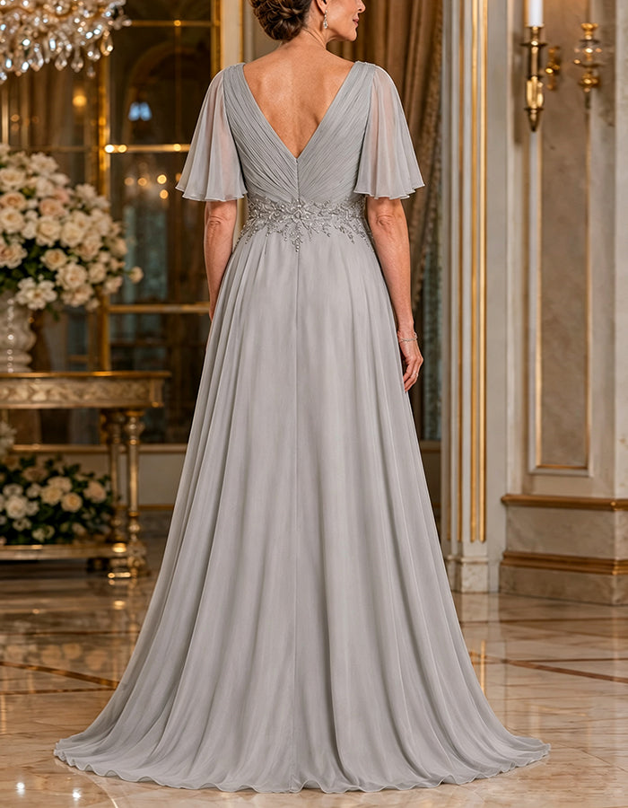 Robe longue en mousseline grise à col en V avec plis croisés et manches courtes à volants  