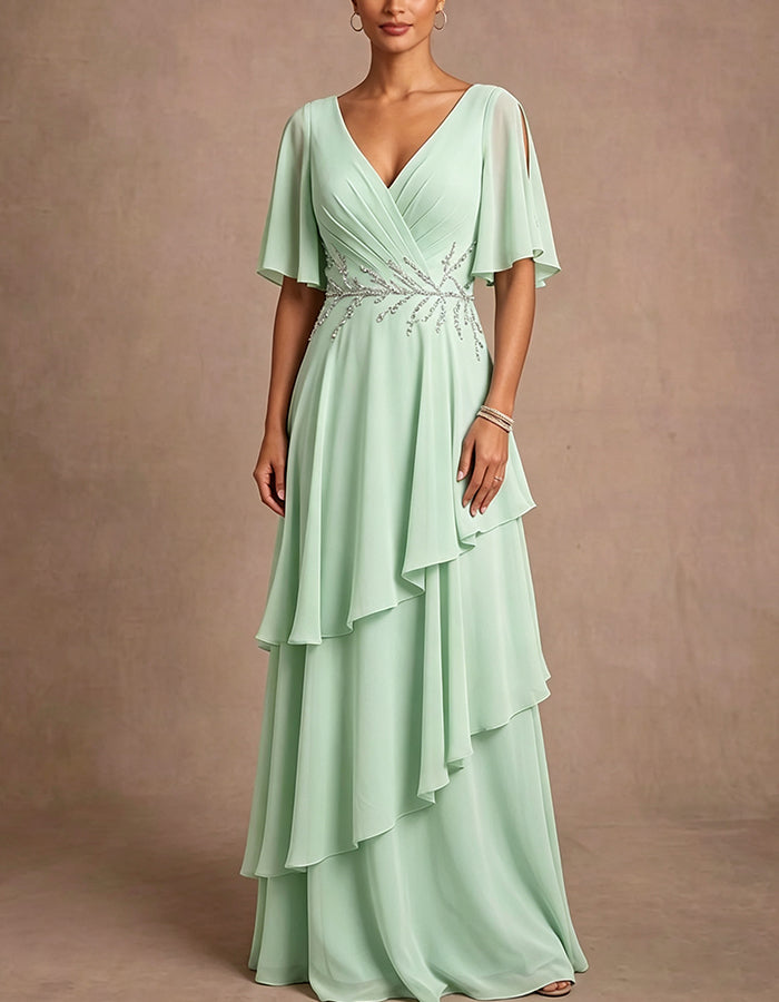 Vestido maxi de gasa azul claro con escote en V profundo, hombros descubiertos, mangas tipo capa y volantes