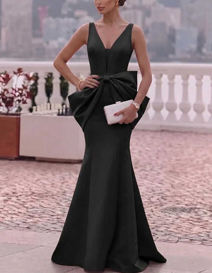 Vestido maxi de satén mate con escote en V profundo, lazo grande y fajín