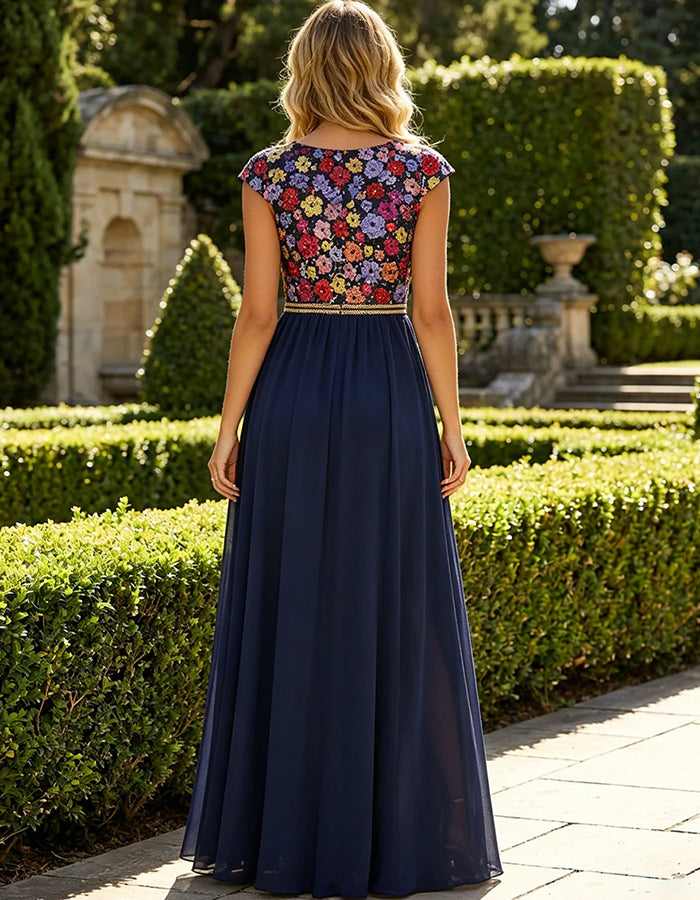 Robe longue en mousseline bleu marine à manches courtes en V avec broderie florale multicolore
