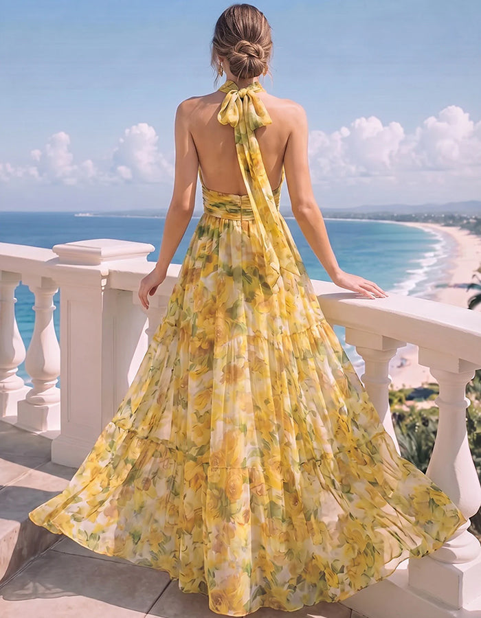 Vestido maxi amarillo de gasa con estampado floral, cuello halter alto con abertura y sin mangas  