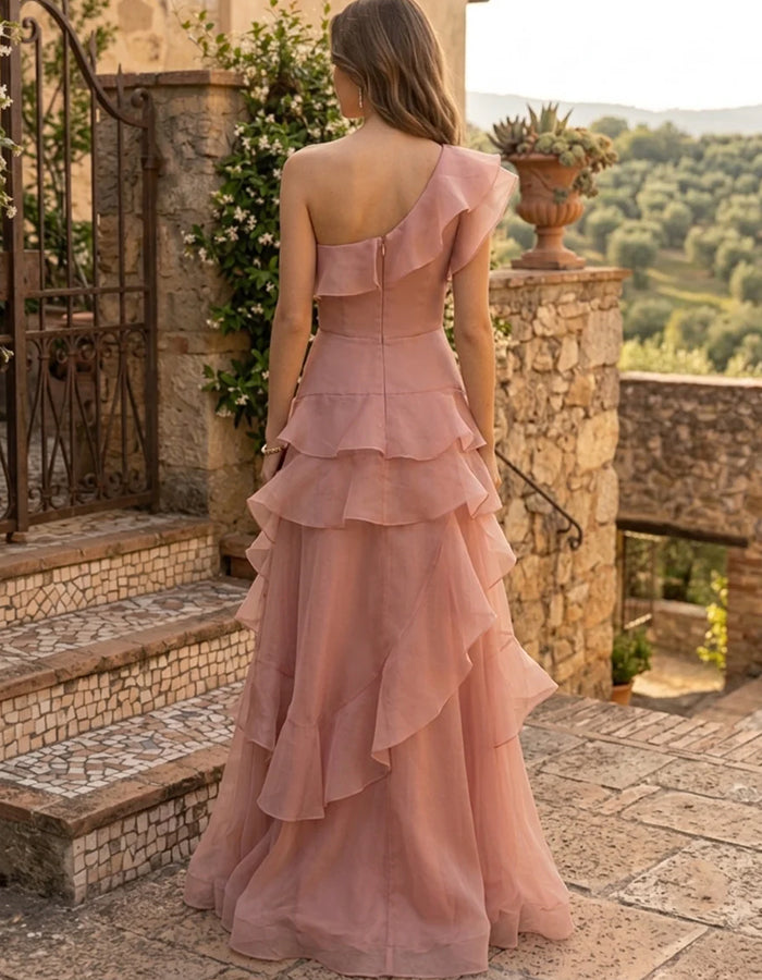 Robe longue en mousseline à une épaule, volant unique et couches superposées