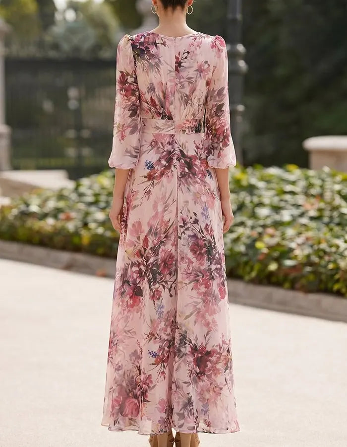 Abito lungo in chiffon con motivo floreale acquerellato rosa