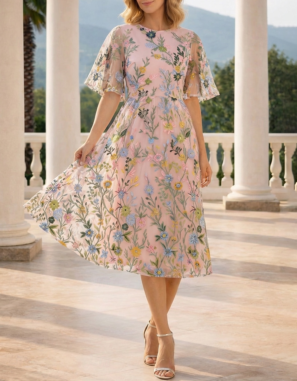 Vestido Midi em Linha A com Decote Redondo, Mangas com Folhos e Bordado Floral em Tule por Todo o Vestido