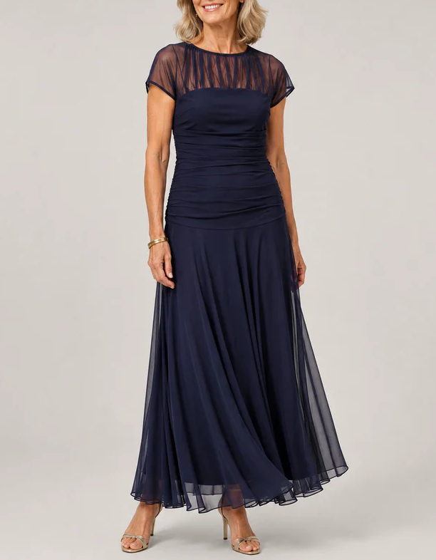 Vestido Maxi em Chiffon com Decote Redondo, Recorte em Tule Franzido e Mangas Curtas em Corte A
