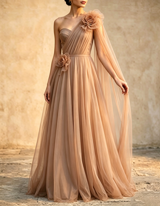 Robe longue A-line en tulle drapé à une épaule avec cape, ceinture et fleurs 3D