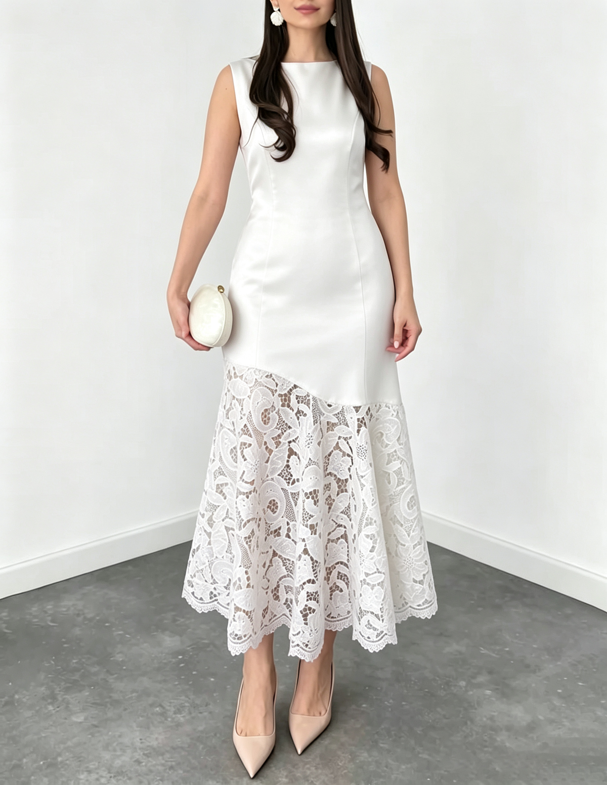 Vestido midi de satén con escote barco, sin mangas, corte asimétrico, encaje floral y línea A