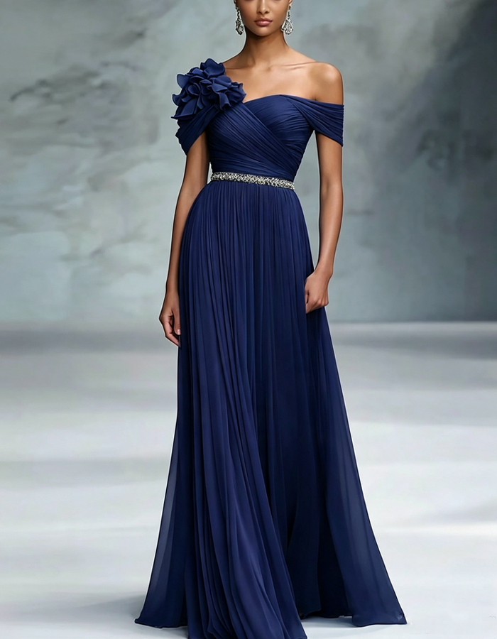Robe longue en mousseline torsadée, épaules dénudées