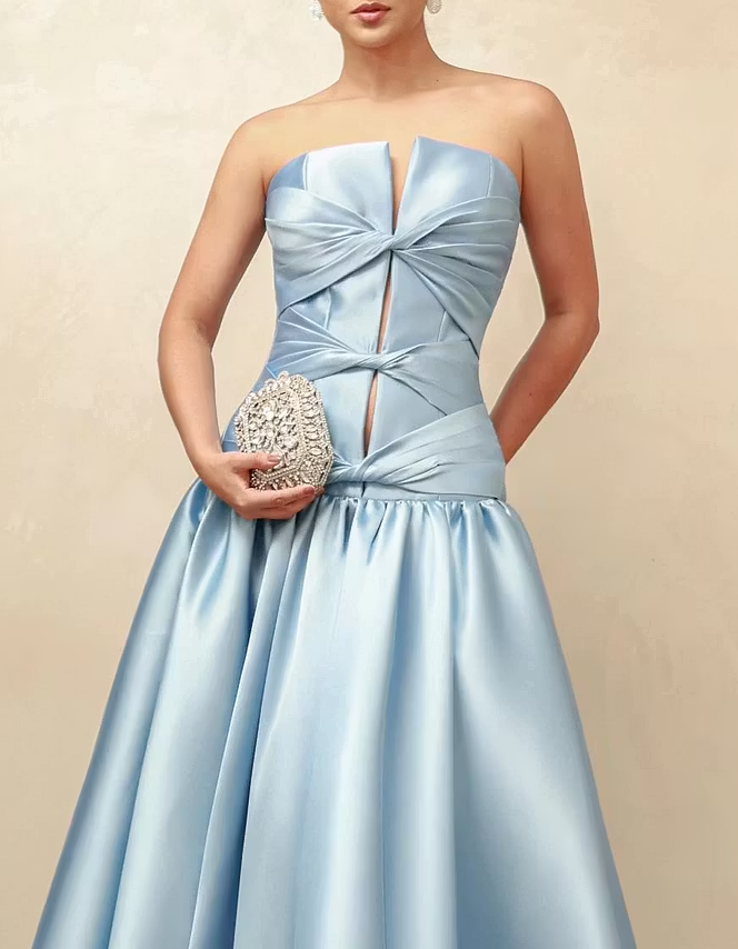 Trägerloses Satin-Abendkleid in A-Linie mit Twist-Cut-out