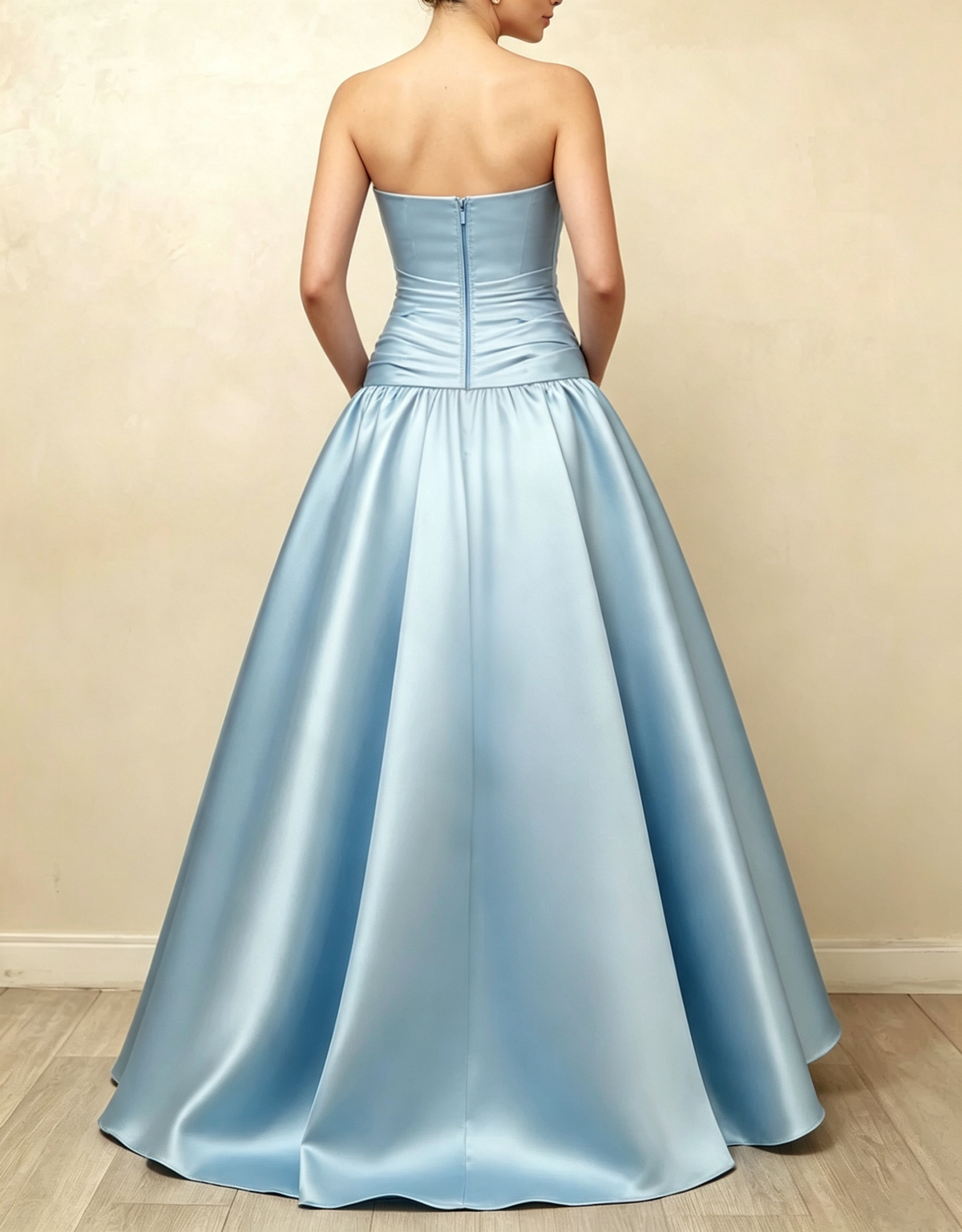 Trägerloses Satin-Abendkleid in A-Linie mit Twist-Cut-out