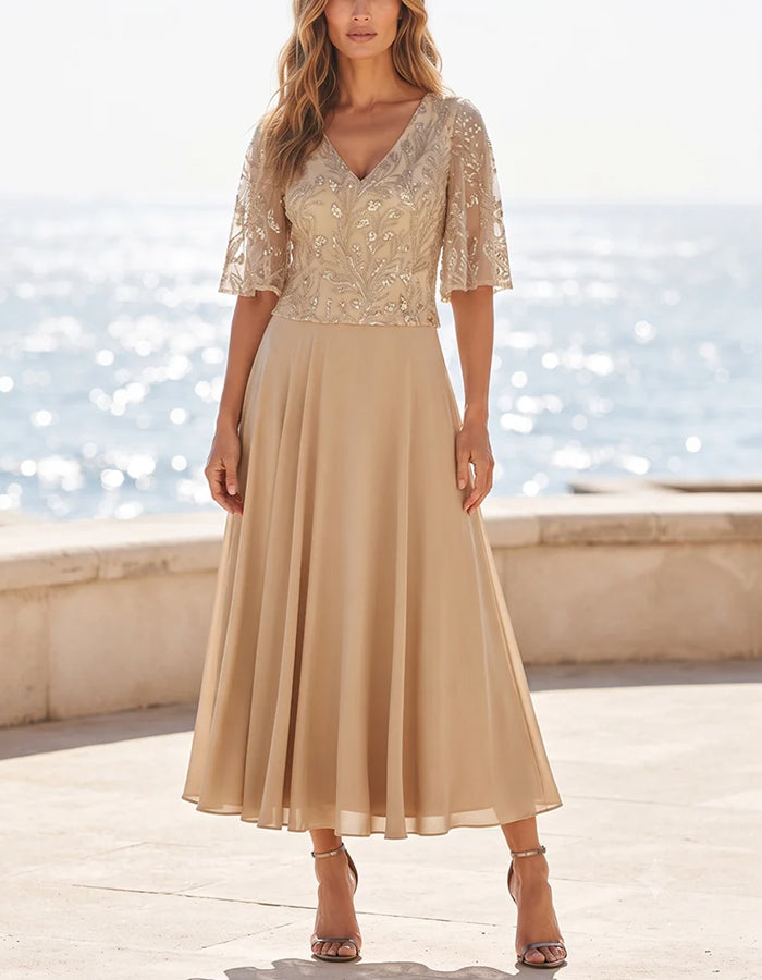 Champagnerfarbenes Maxikleid aus Chiffon mit V-Ausschnitt, Rüschenärmeln und Pailletten