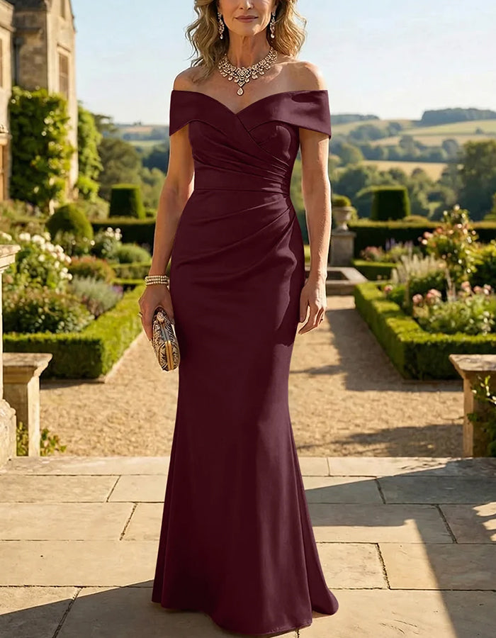 Vestido largo de satén fruncido, con hombros descubiertos y escote cruzado