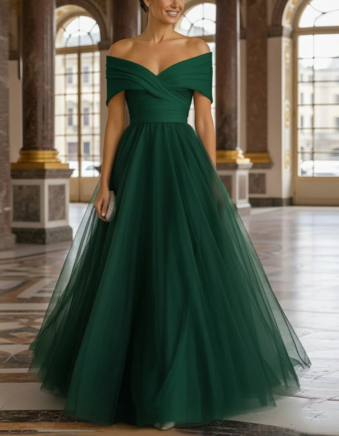 Abito lungo verde in tulle con spalle scoperte