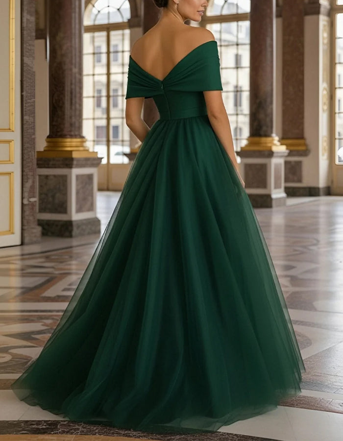 Abito lungo verde in tulle con spalle scoperte