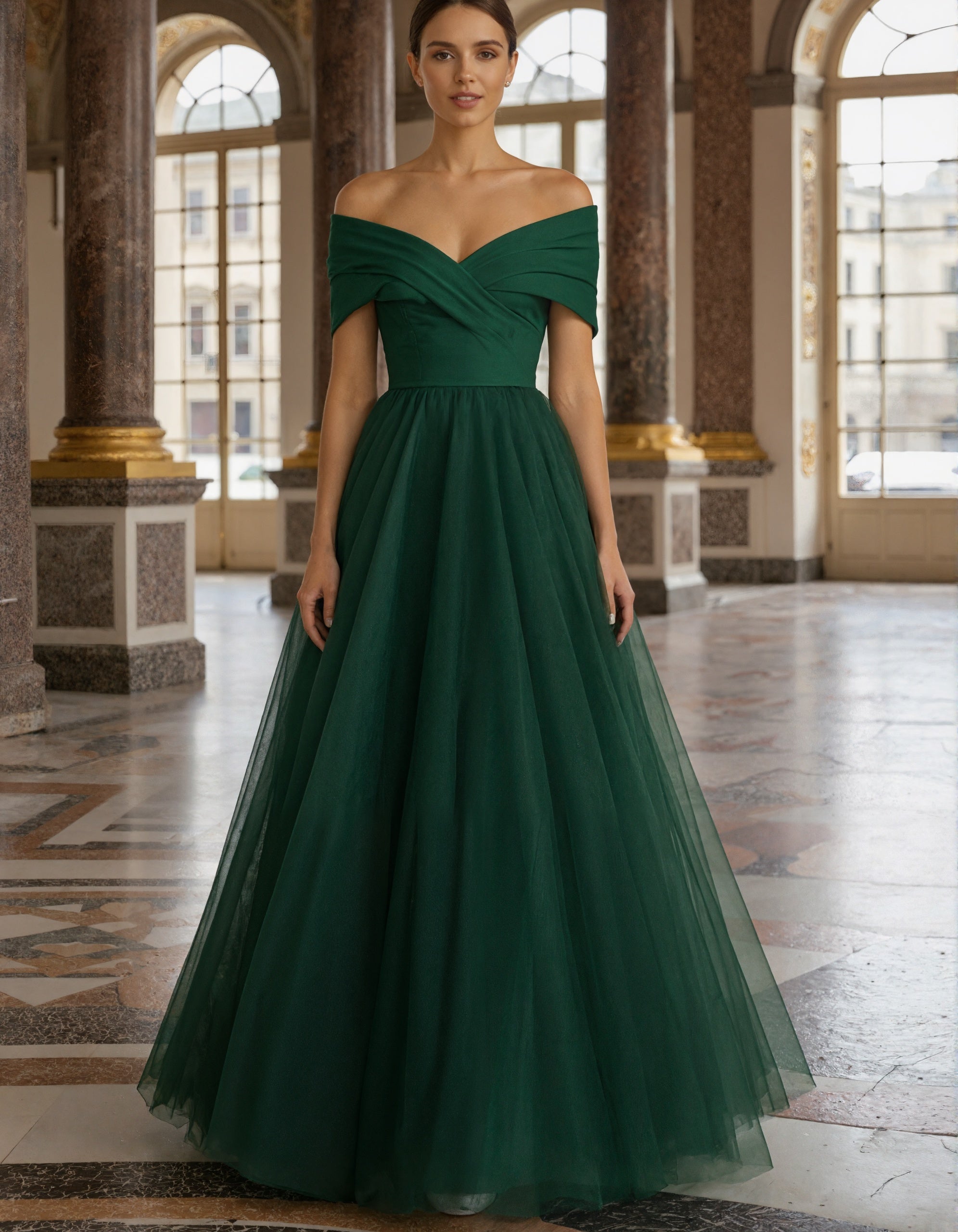 Abito lungo verde in tulle con spalle scoperte