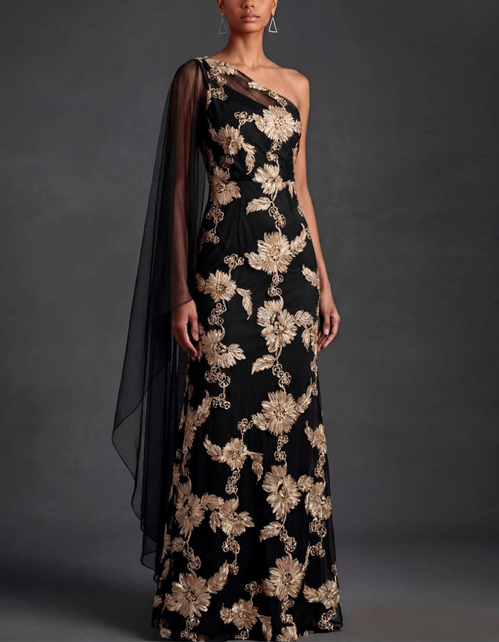 Robe longue noire avec châle en tulle asymétrique et broderies florales dorées