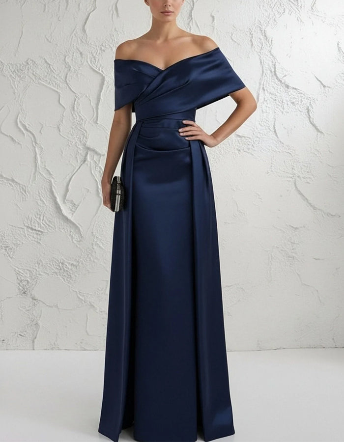 Vestido largo de satén envolvente, de un solo color y con hombros descubiertos