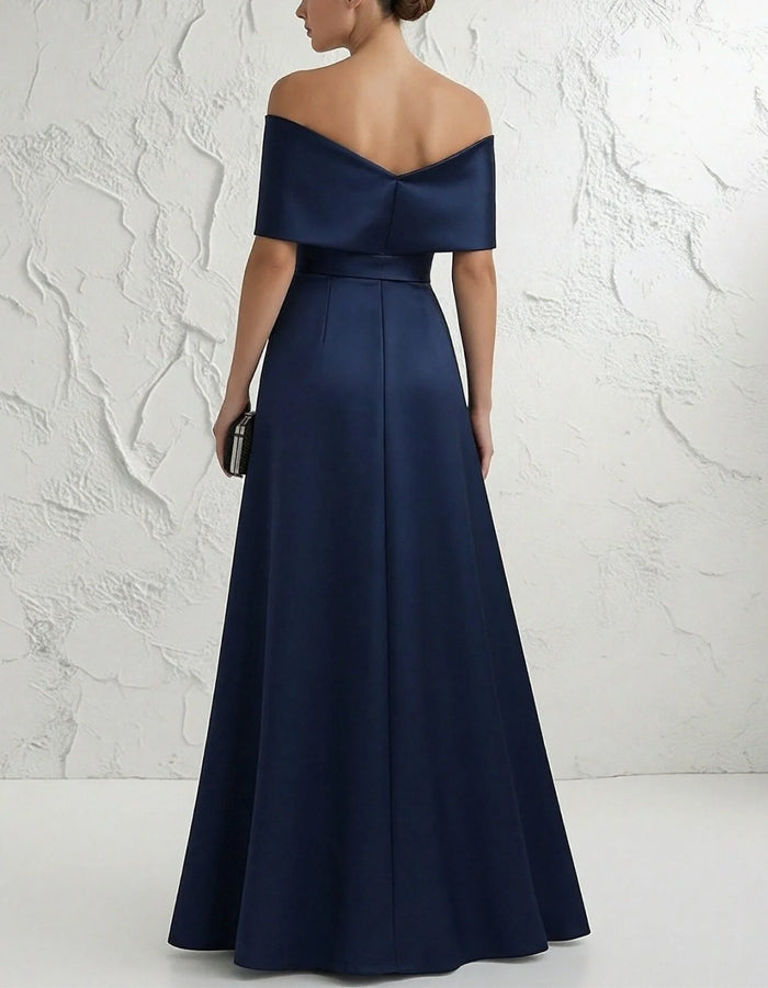Vestido largo de satén envolvente, de un solo color y con hombros descubiertos