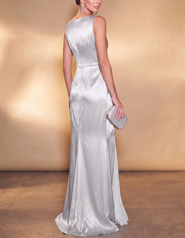 Rochie maxi argintie din satin, fără mâneci, cu pliuri răsucite