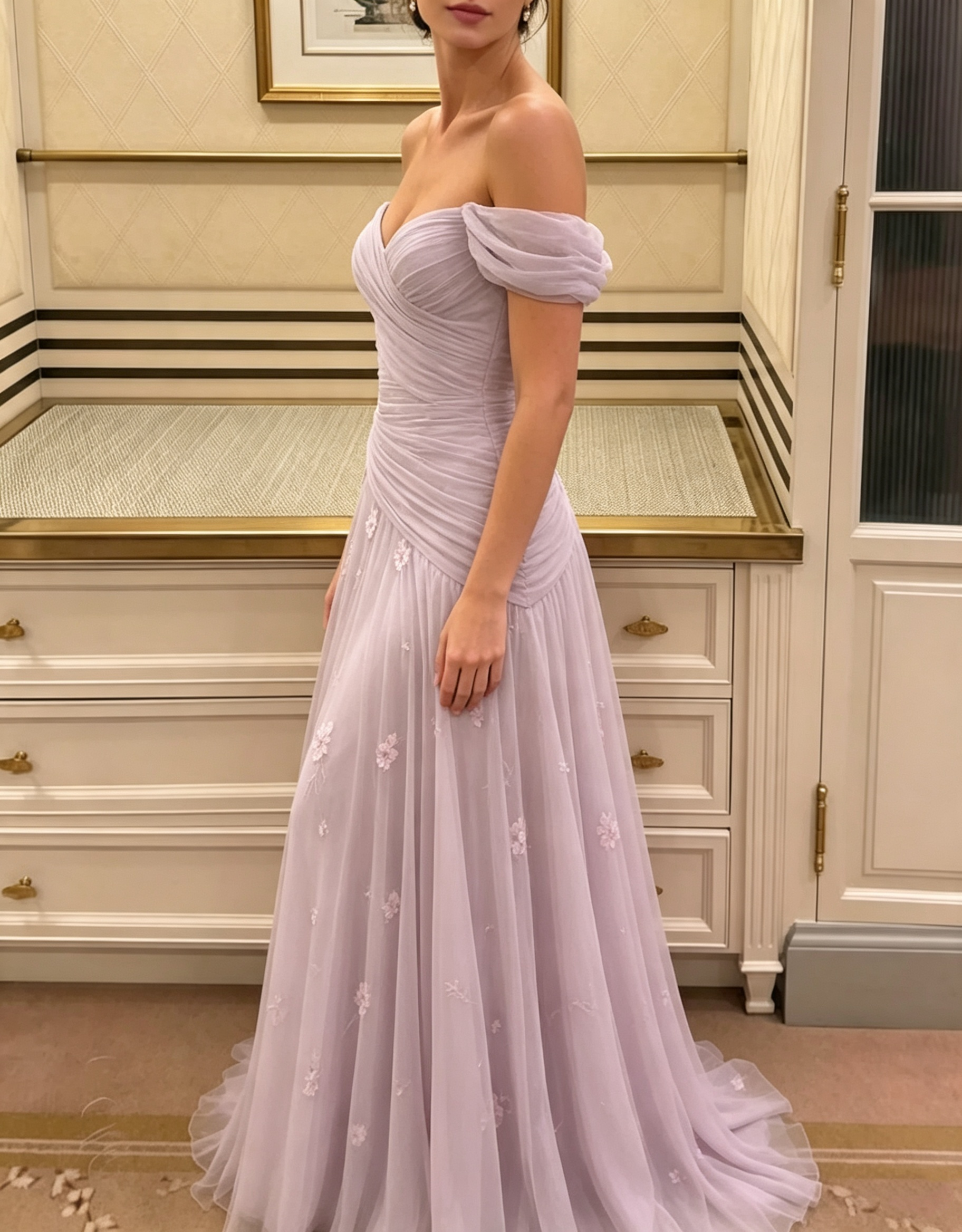 Lavendelfarbenes schulterfreies Chiffon-Maxikleid mit 3D-Blumenmuster