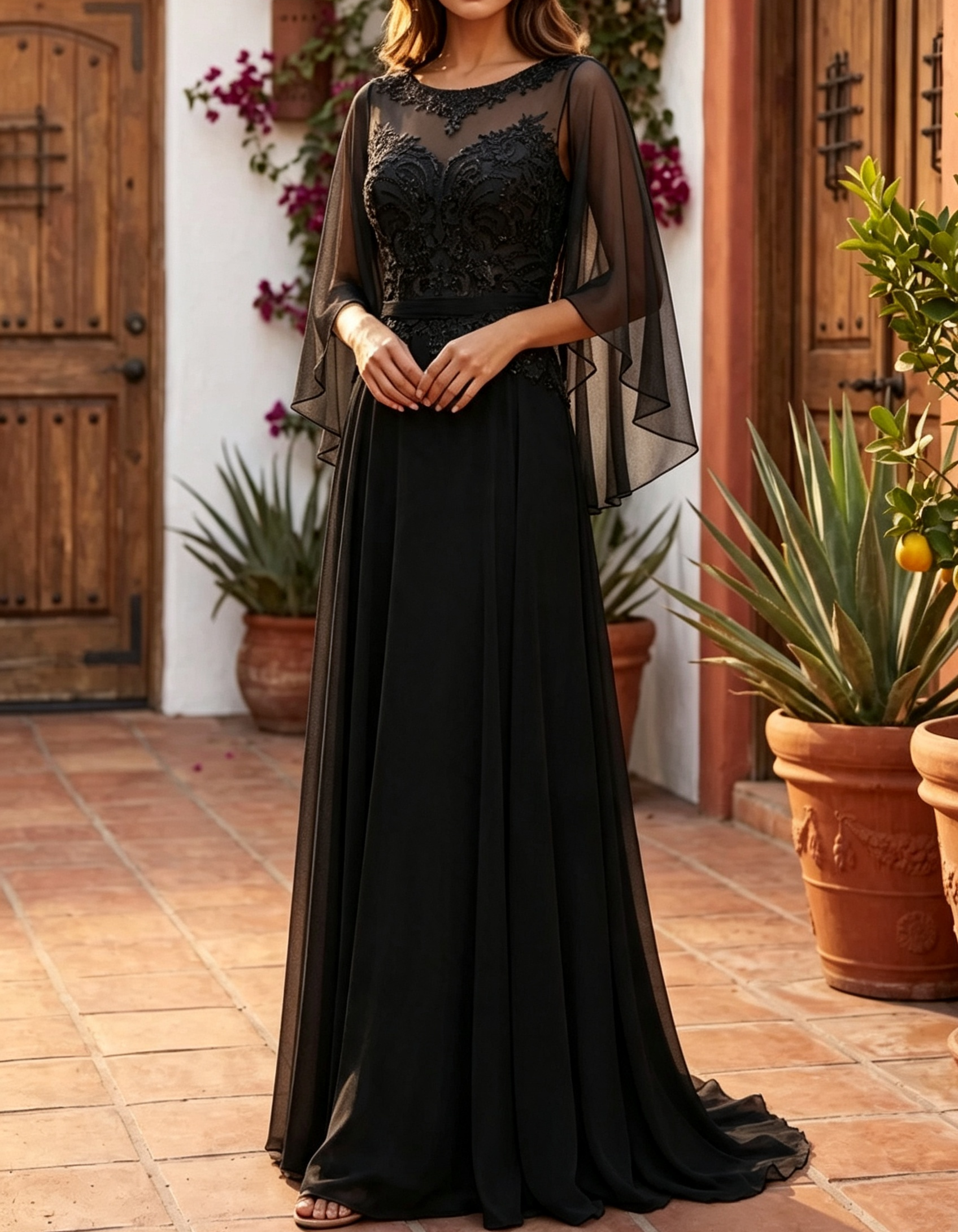 Vestido maxi evasé com mangas-capa de chiffon ilusão, bordado de renda com missangas
