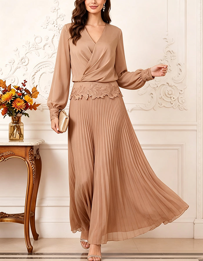 Vestido largo plisado de gasa caqui con encaje en la cintura y mangas largas